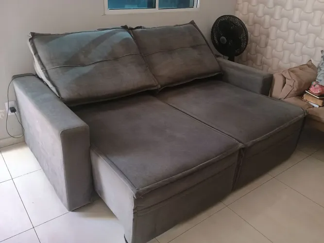 Sofá retrátil e reclinável