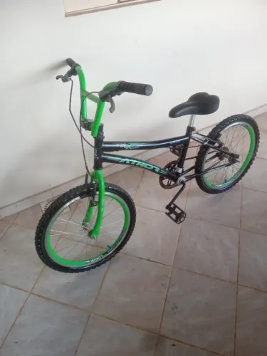 Bicicleta BMX aro 20, praticamente nova