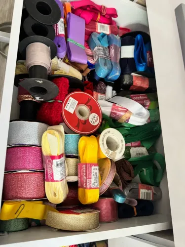 Kit enorme de fitas pás lacos ! São muitas cores modelos tamanhos lisos e estampados