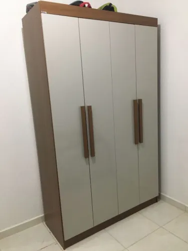 Guarda-roupa em ótimo estado