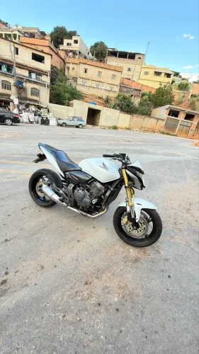 Hornet Cb 600f , Moto está top