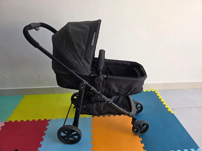 Carrinho de bebê completo 