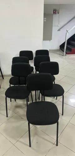 7 Cadeiras Estofadas Pretas para Escritório, Recepção ou Sala de Reunião