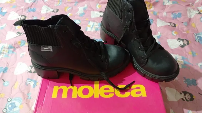 Bota infantil Desapego TAM 34,nova,usada apenas 2 vezes (R$150.00).