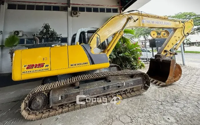 Escavadeira Hidráulica New Holland E215B Ano 2010