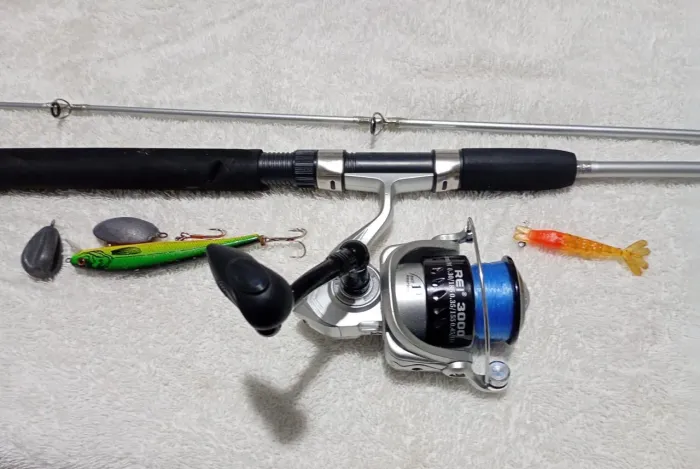 Molinete completo, 180cm iscas chumbo e linha pronto pra pescar.novo