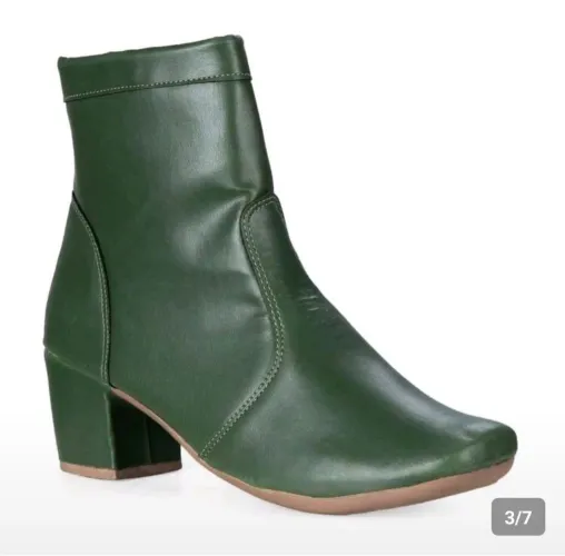 Bota nova, cano curto