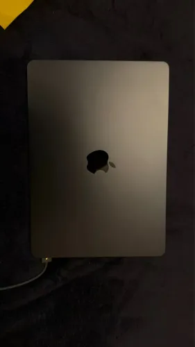 MacBook Air M5 13? - 16 GB | 512 GB SSD | Meia-Noite | Praticamente Novo