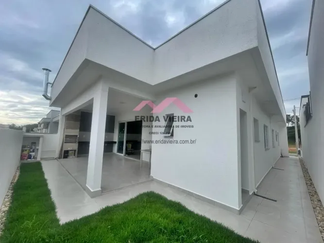 Casa à venda no Condomínio Moema Ville em Pindamonhangaba/SP.