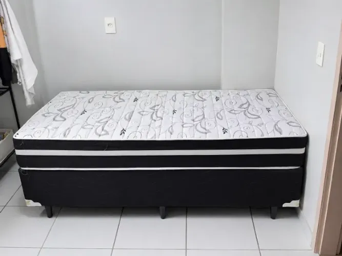 Cama de solteiro seminova + colchão mola ensacada e base