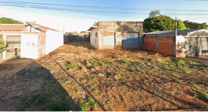 Salão de 100 m² no Jardim Aeroporto com terreno grande de 450 m²