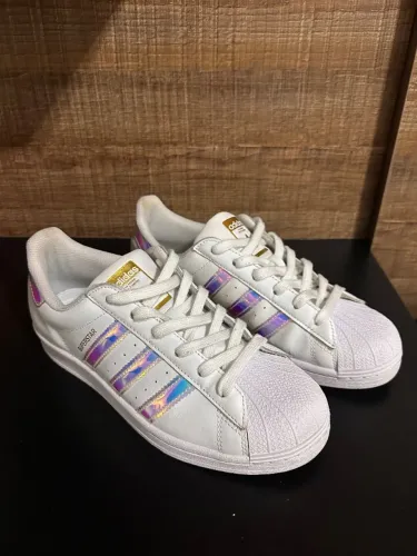 Tênis adidas superstar branco holográfico
