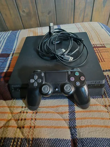 PlayStation 4 Slim , 1 controle e 1 jogo