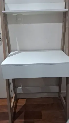 ESCRIVANINHA branca com.detalhes amadeirados