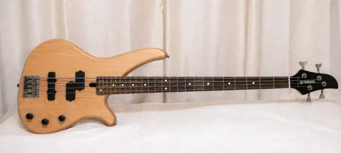 Baixo - Yamaha RBX170 Contra Baixo 4 Cordas 