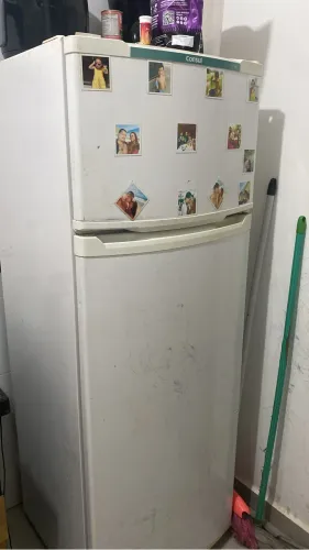 Geladeira e máquina 