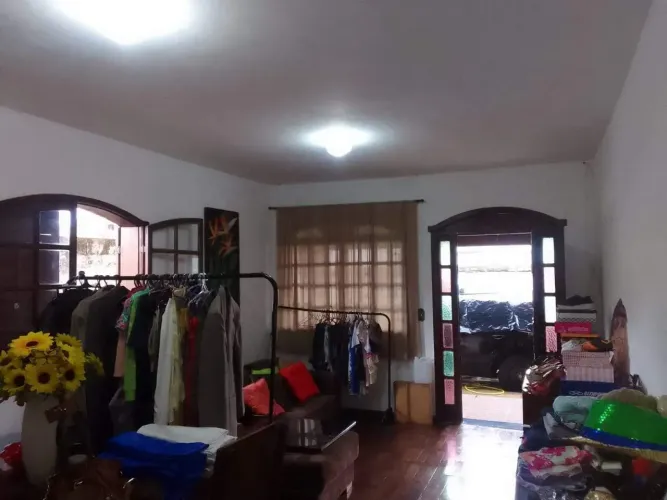 Oportunidade imperdível no coração do Betânia! Casa espaçosa e muito bem localizada, ideal