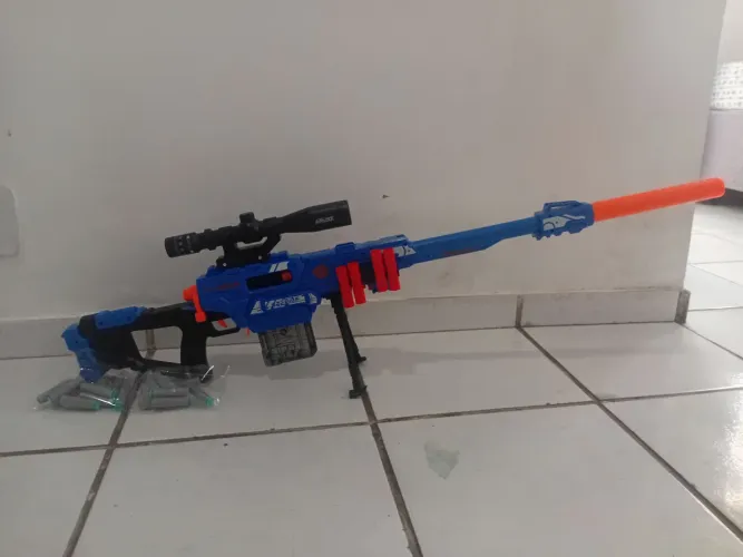 Arma Nerf Sniper com cápsulas ejetáveis