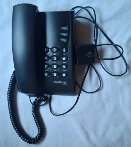 Aparelho de telefone fixo Intelbras, modelo Pleno, com três níveis de toque de camp