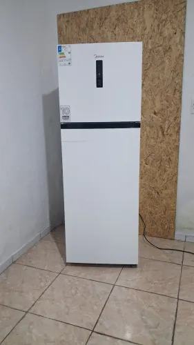 Geladeira Midea Frost free 347 litros com painel digital em estado de nova 