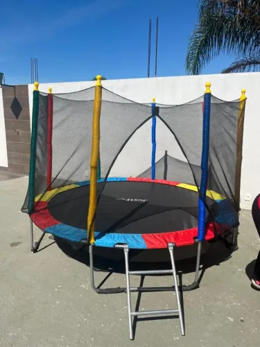 Vendo pula pula e piscina de bolinha 