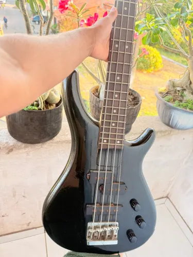Contrabaixo da linha Ibanez Soundgear (SR)