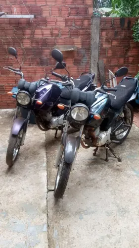 Vendo duas motos Yamaha YBR 125, roxa 2011, preta 2015