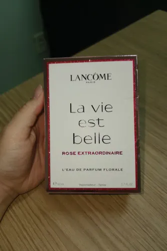 Lá Vie Est Belle Rose Extraordinaire