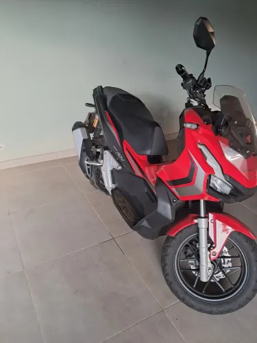 Vendo adv 150 baixo km ótima oportunidade