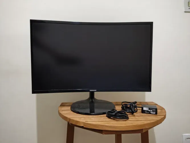 Monitor curvo Samsung 27" - DANIFICADO