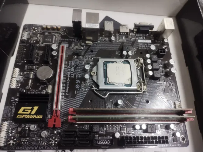 Placa mãe gamer ddr4 com defeito.