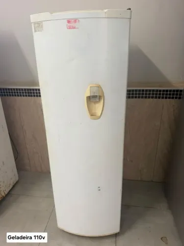 Geladeira 110v - 350,00 A vista ou 12x 34,12 no cartão de crédito