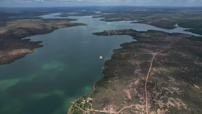 Terreno à venda em Pompéu com 1.500m de margem de represa ? Ideal para loteamento, turismo
