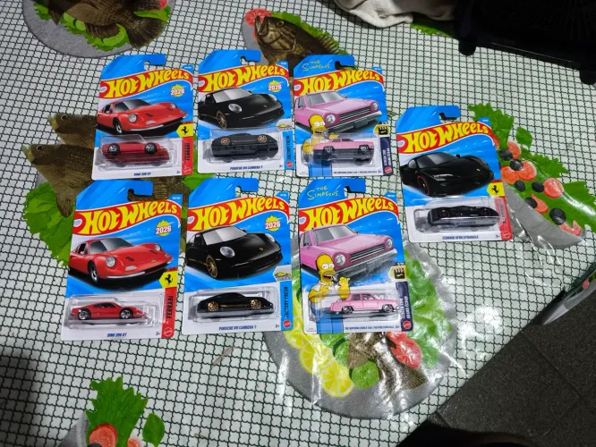 Hotwheels (Ferrari/Posche/Simpson car)