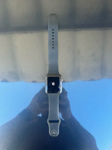 Apple Watch Series 3 42 MM com vidro quebrado