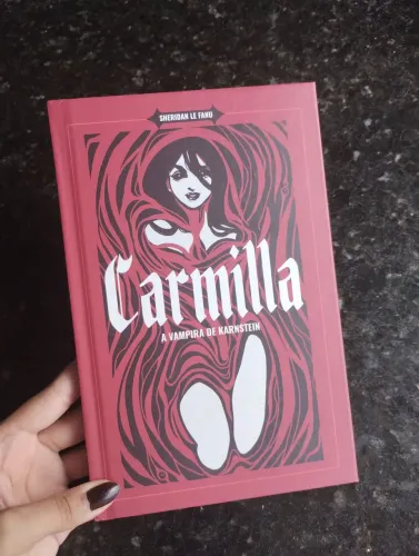 Livro "Carmilla, a vampira de Karnstein"
