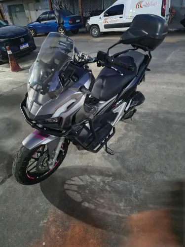 Vendo moto Honda ADV