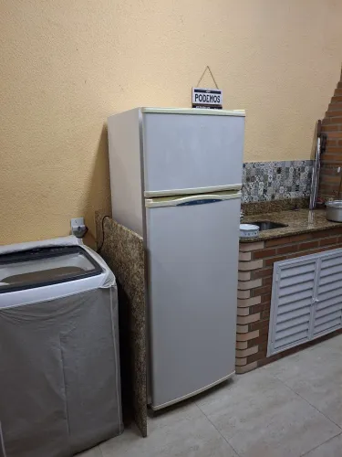 Geladeira Consul 340 , funcionando perfeitamente, precisa trocar borrachas da porta!
