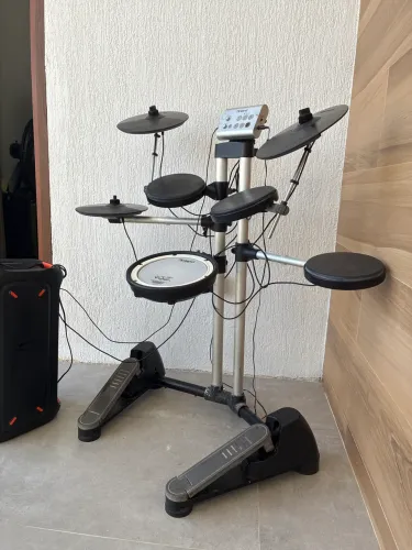 bateria eletrônica compacta