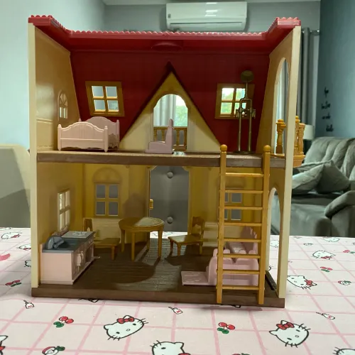 Casa Sylvanian Families Conjunto Primeira Casa + 10 itens para brincar
