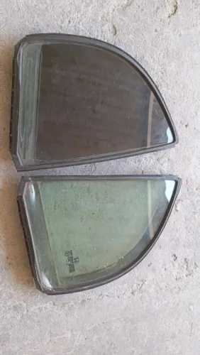 Vendo par de vidro original pequeno da porta traseira do Honda Civic 2010