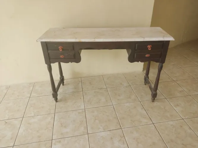 Linda escrivaninha retrô de madeira