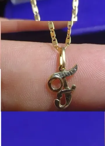 Pingente Letra F Ouro 18 Kilates  Peso 0.50 Gramas 13mm Com Ouro Branco e 3 Brilhantes  