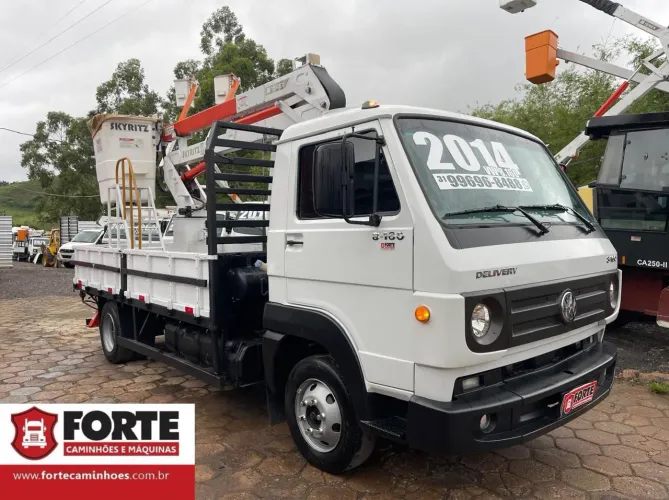 VW 8-160 2014 CESTO AÉREO ISOLADO