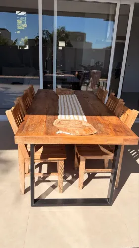 Mesa Rústica Maciça com 6 cadeiras e 3 banquetas altas