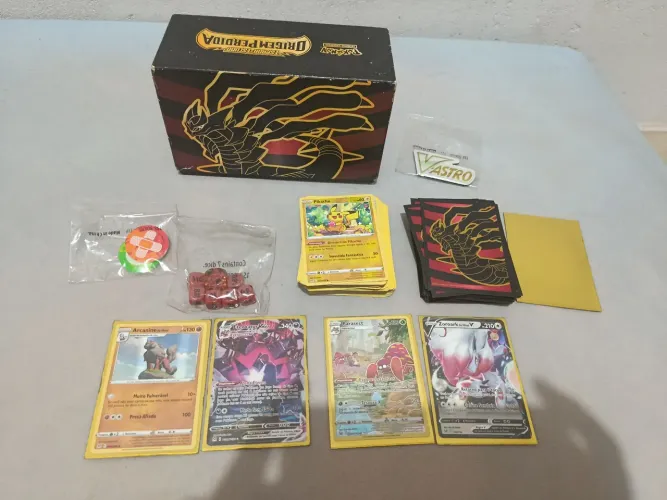 Box da coleção Origem Perdida com cartas raras (tudo original)
