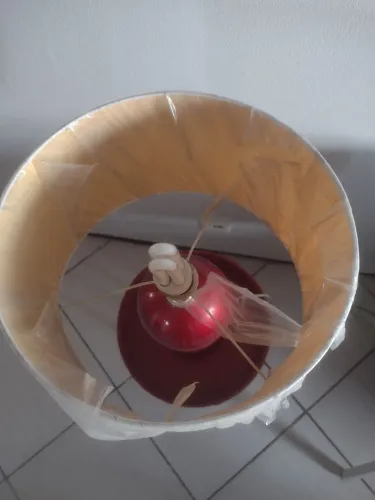 Abajur com suporte modelo antigo, com estado de conservação muito.