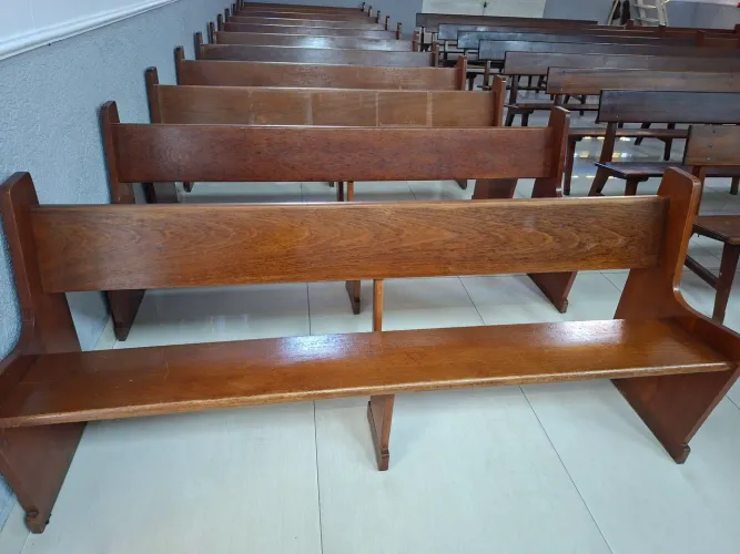 Banco de Madeira para Igreja (2m lagura).