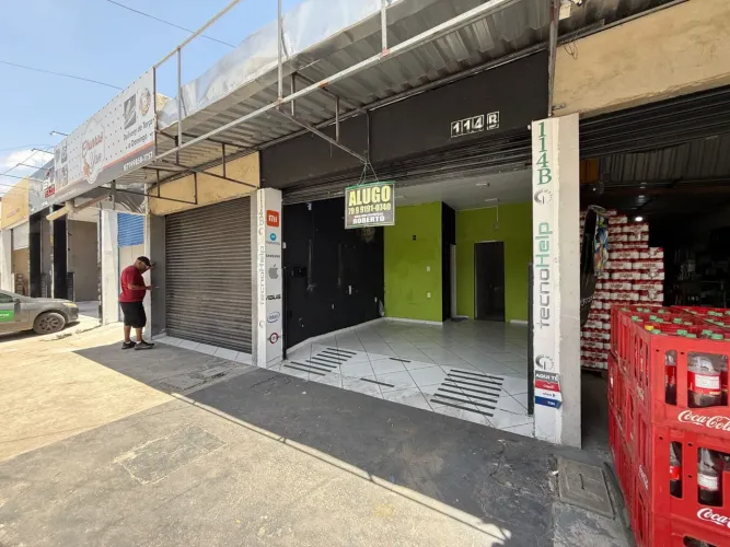Loja na avenida principal do conjunto João alves 