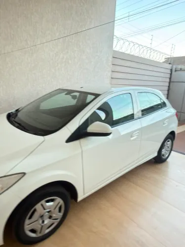 Chevrolet Onix Hatch LS 1.0 8V Flex Power Mec. 4P 2015